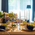 Trevilles - Golden Eye Apartment *